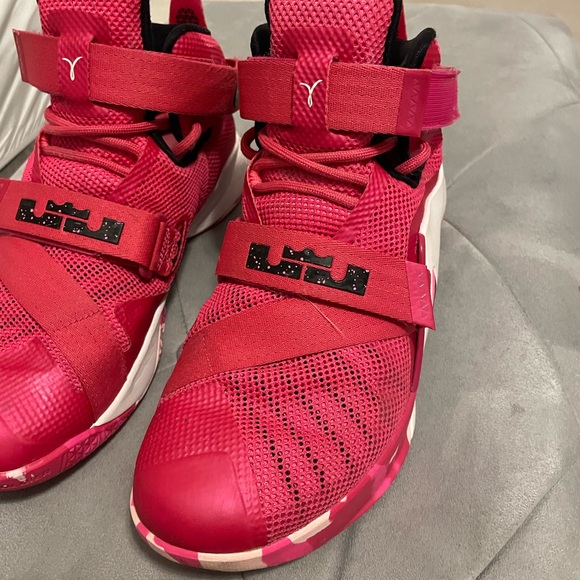Nike LeBron Zoom Soldier 9 Think Pink Basketball Sneakers - Picture 2 of 10